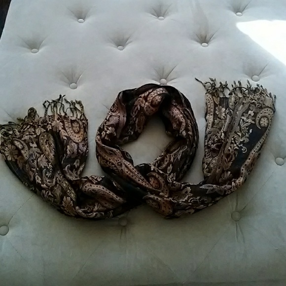 Absolutely stunning scarf - Picture 3 of 6